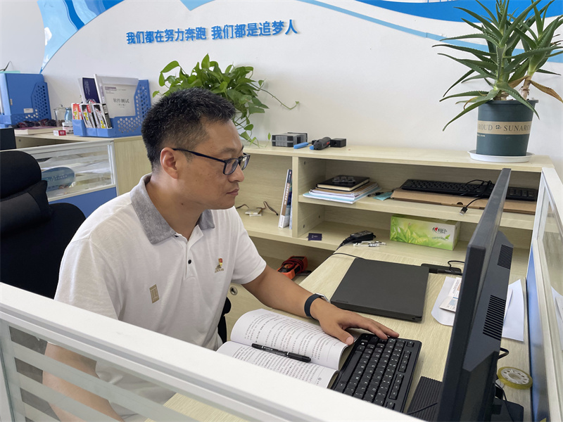 赵林:工作照.jpg 赵林:工作照.jpg